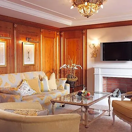 Krone Von - Romantikhotel - In Bester Lage 莱赫阿尔贝格