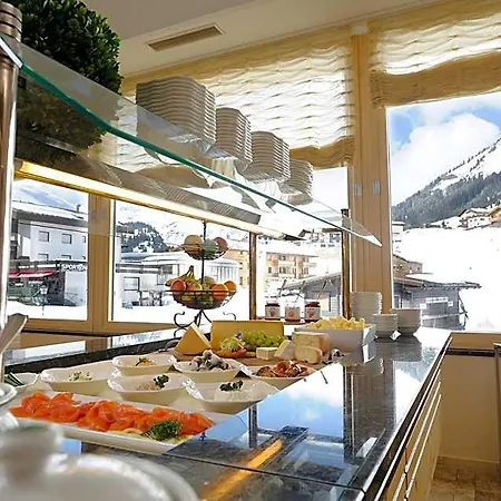 Krone Von - Romantikhotel - In Bester Lage 酒店 莱赫阿尔贝格