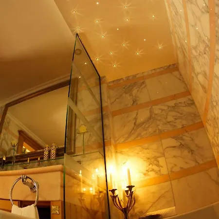 Krone Von - Romantikhotel - In Bester Lage Lech am Arlberg