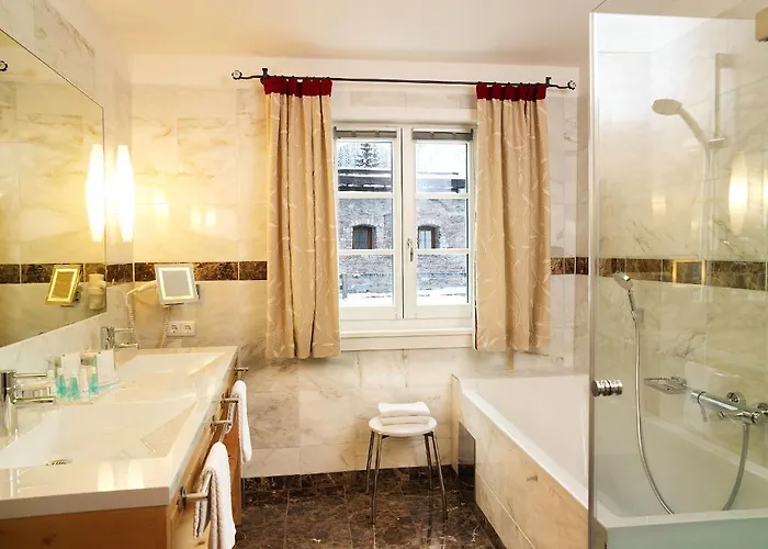 Krone Von - Romantikhotel - In Bester Lage Hotel Lech