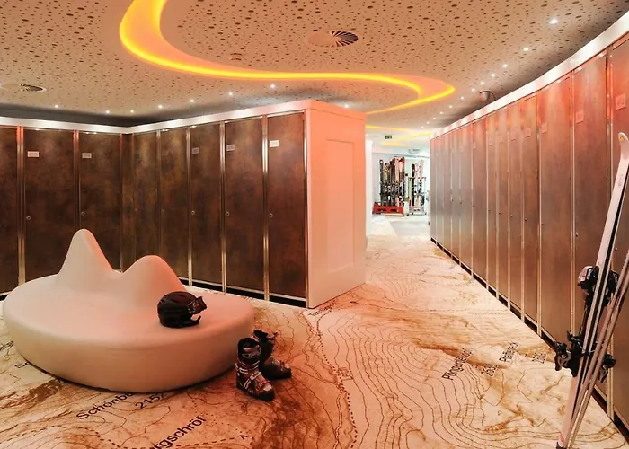 Krone Von - Romantikhotel - In Bester Lage Lech